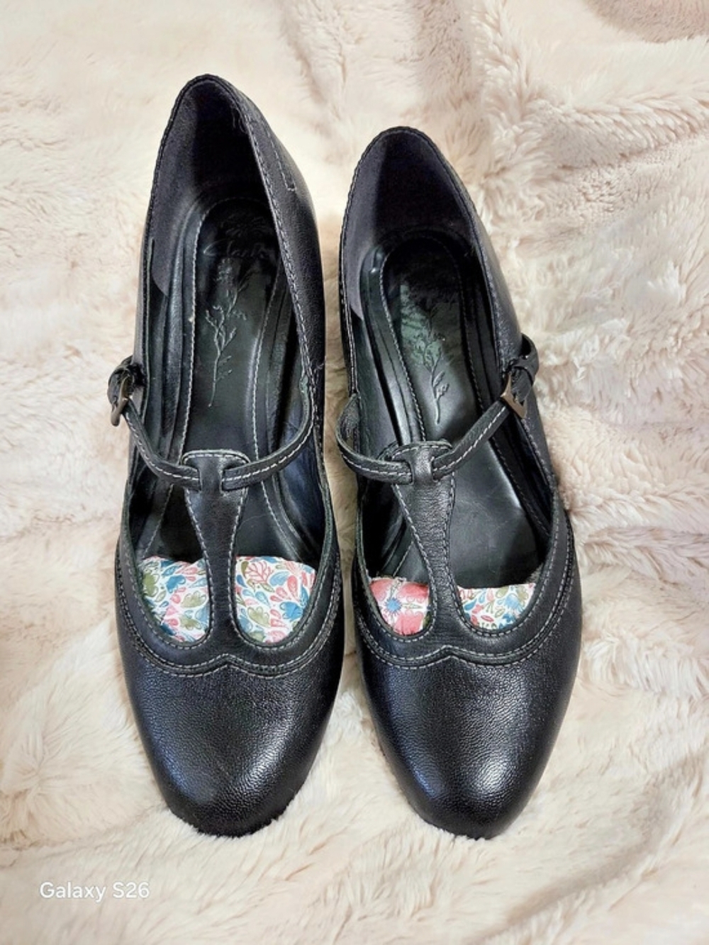 Clark's Black Leather- T-strap US 8